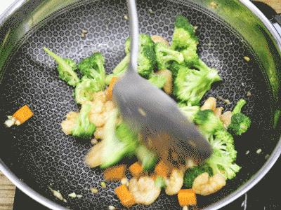 炒菜总是粘锅怎么办,炒菜粘锅最好的解决办法