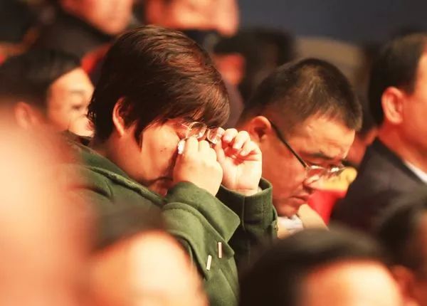 手绘致敬最美逆行者,手绘致敬