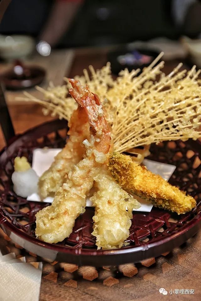 初春的西影厂，是那棵法国梧桐树下的日料店