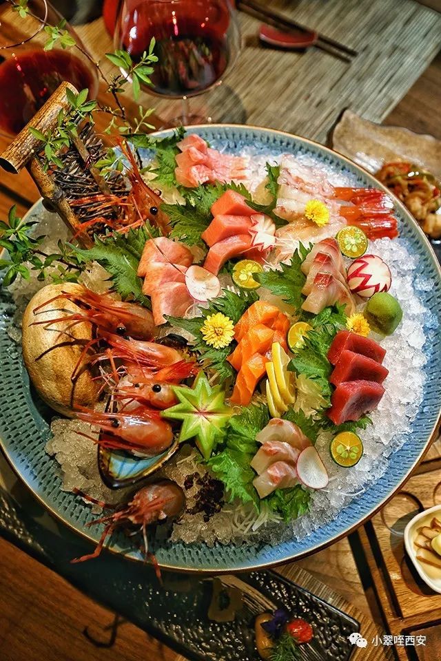 初春的西影厂，是那棵法国梧桐树下的日料店