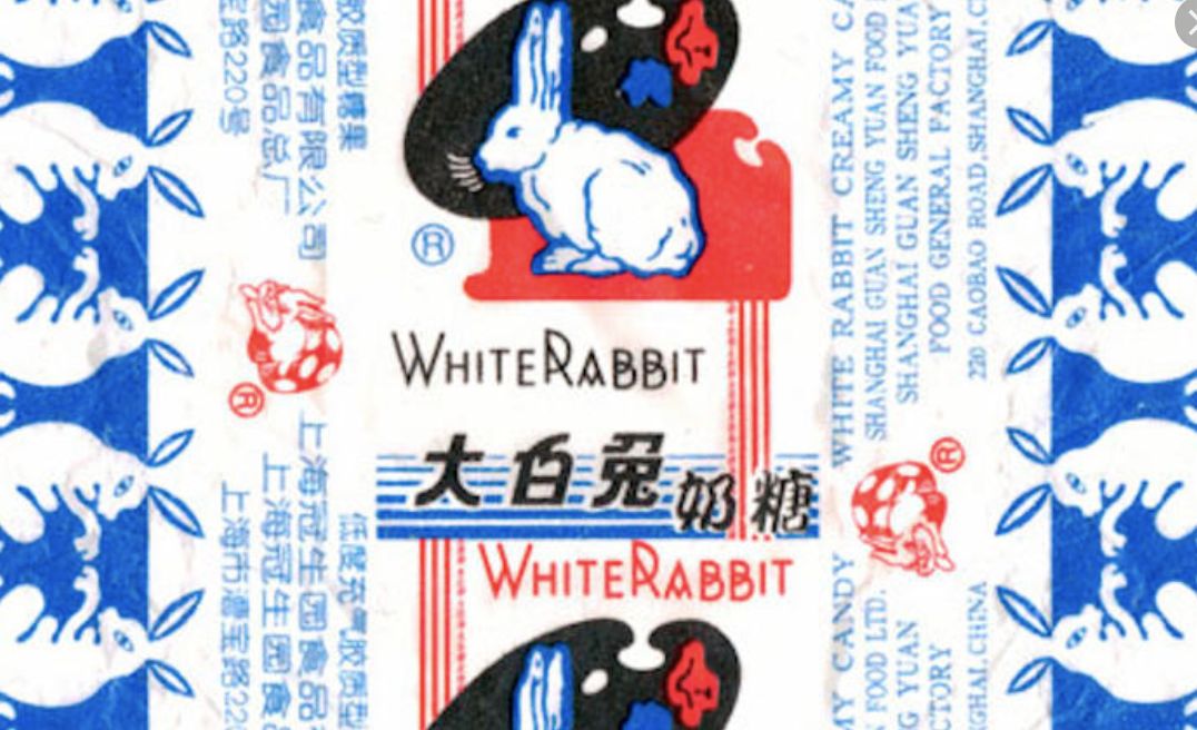 大白兔出冰激凌了？！当中国人为猫爪杯抢破头时，美国在抢冰激凌