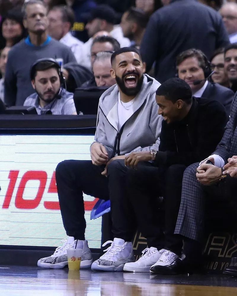 aj1和aj4哪个值得入手,46万的aj4