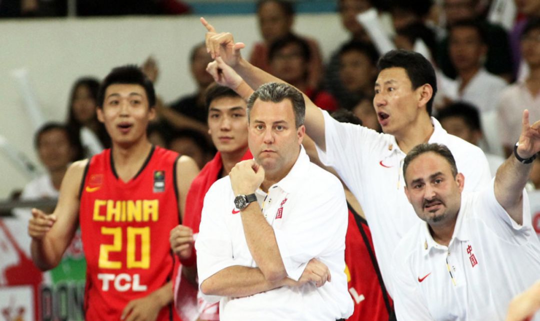 江湖从此无飞刀，八一再无李团长，中国男篮却多了一位将帅。