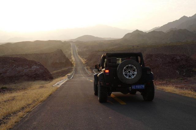 沙漠一年出现的奇观,沙漠黄河的奇景