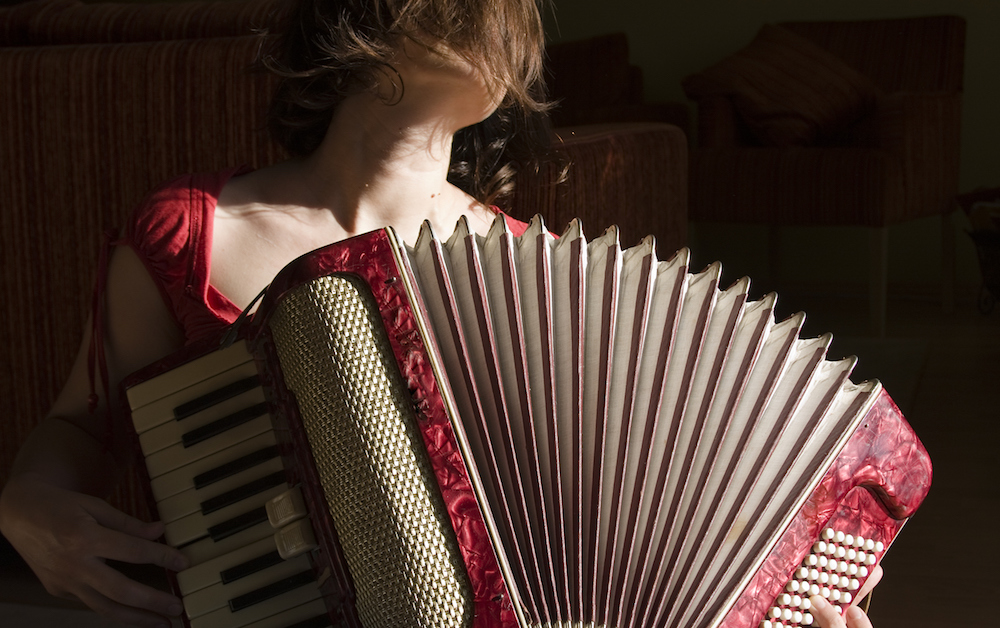 学生新手入门最简单的音乐乐器,成人零基础学什么乐器好入门