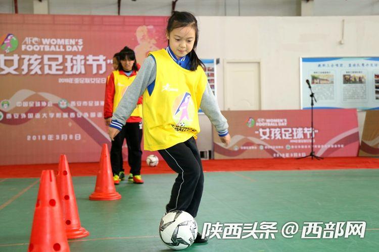 女生足球庆祝,女孩足球节完整视频