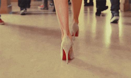 又到了穿高跟鞋的季节,高跟鞋后面磨脚怎么办