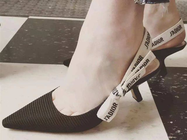 干裂的脚后跟图,干裂的脚后跟