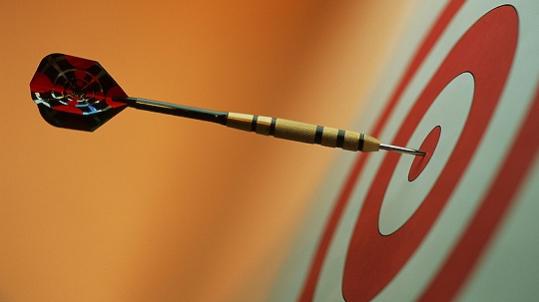 面对挫折你会有什么反应,对于挫折反应过度非常粘人