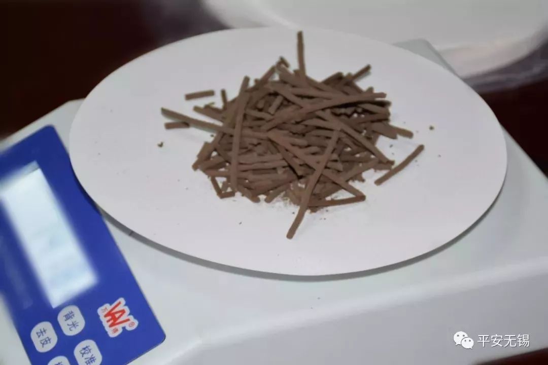 被查出有毒品的零食,公安局破获了一起有害食品案