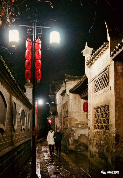 一位临江游子的故乡情：烟雨临江