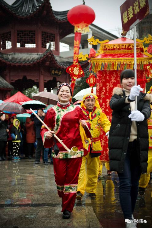 一位临江游子的故乡情：烟雨临江