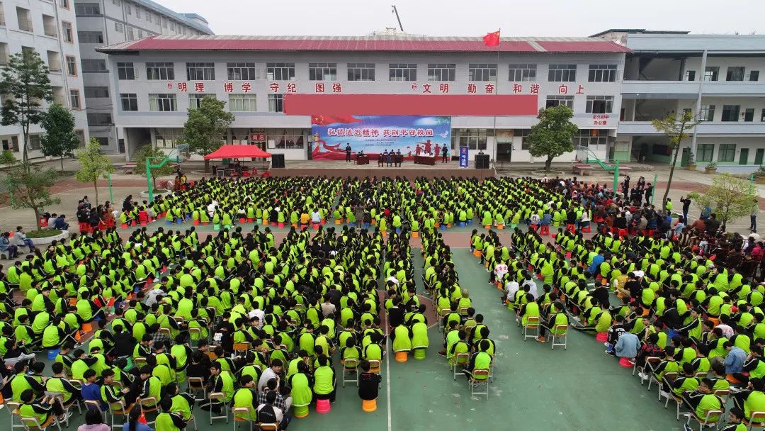 蹇棯甯堢敓鍚堜綔,蹇棯鏍″洯瑙嗛澶у叏鐕冪垎闇囨捈