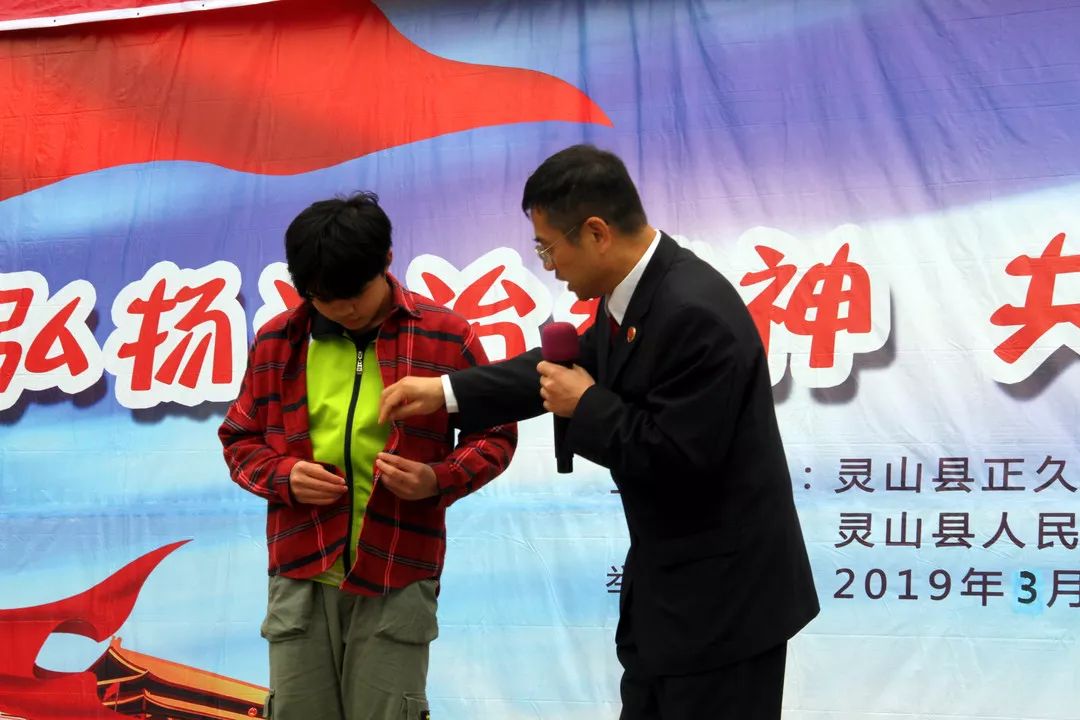 蹇棯甯堢敓鍚堜綔,蹇棯鏍″洯瑙嗛澶у叏鐕冪垎闇囨捈