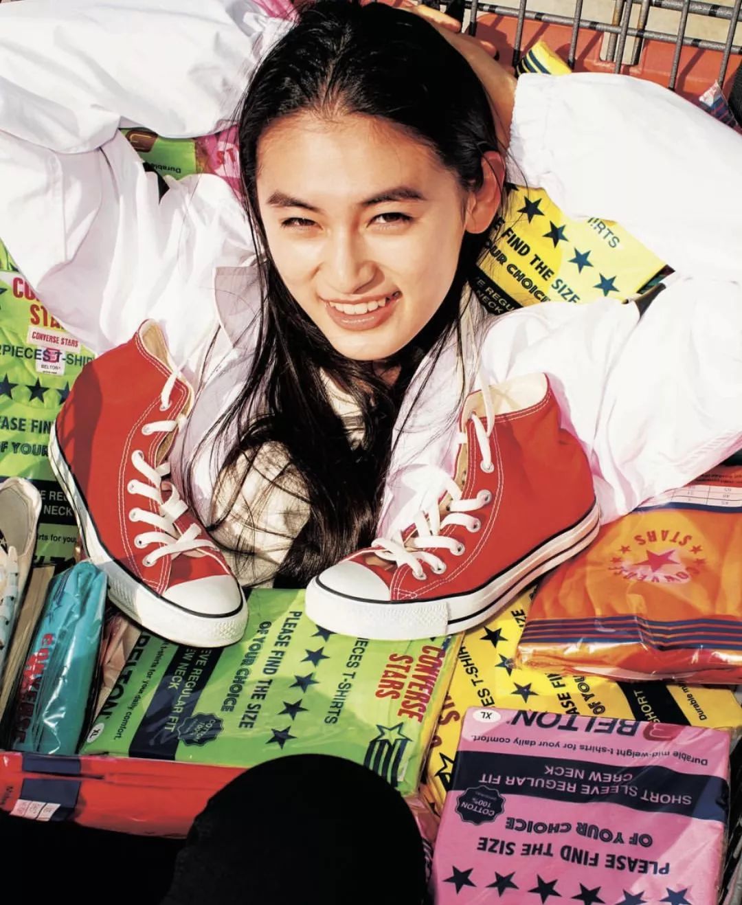 不要跟穿白衣服的人独处,不要跟穿白裤子的人在一起