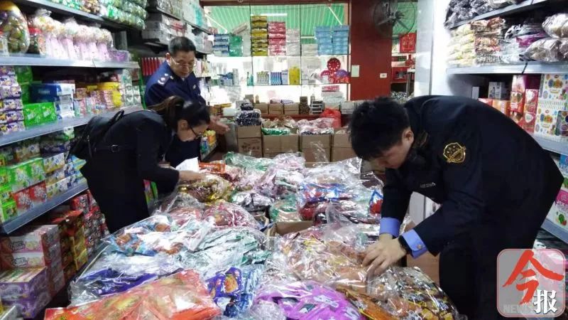 柳州追查“虾扯蛋”辣条！这些校园周边店铺，你家孩子光顾过吗？