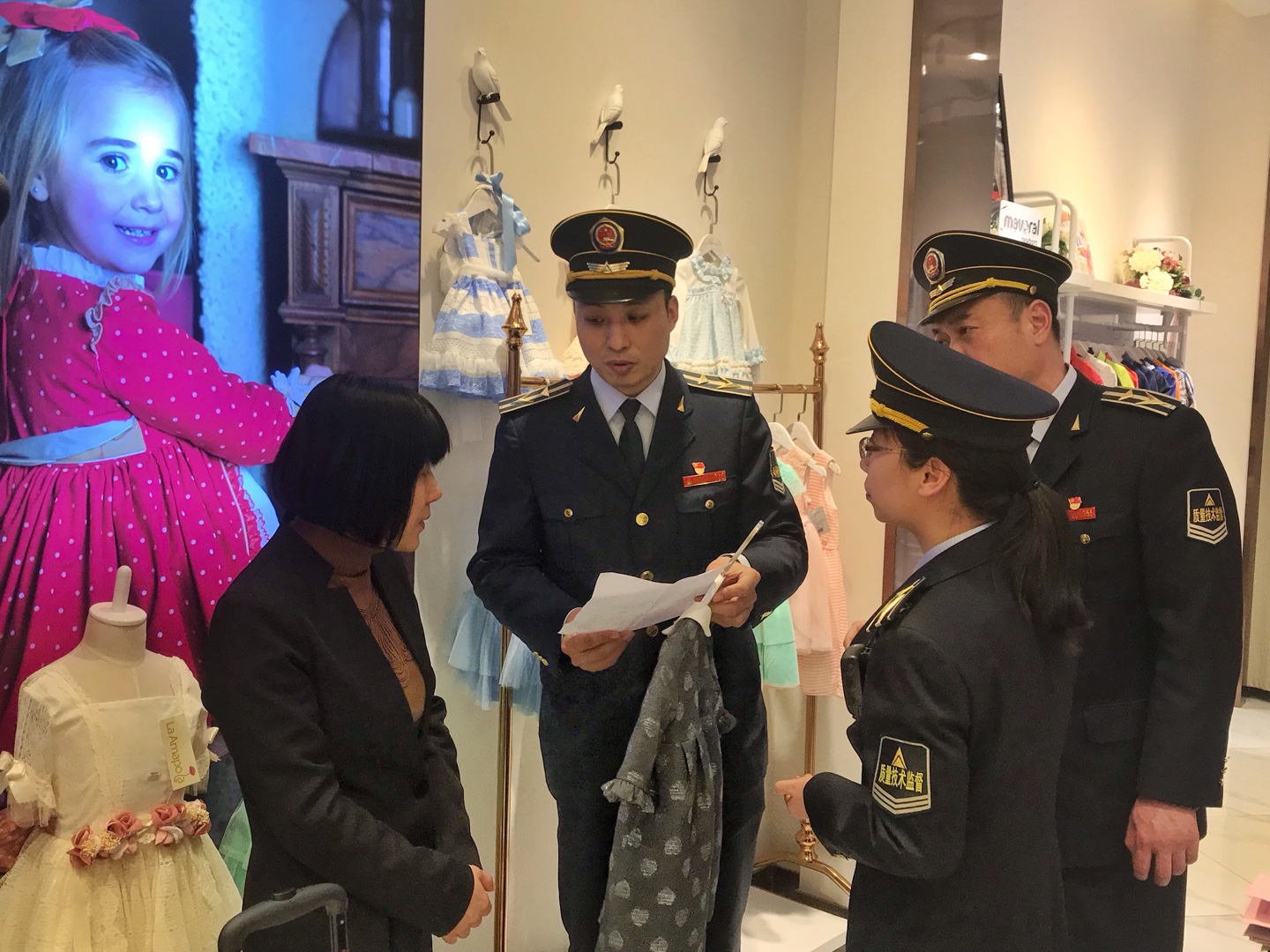 给宝宝买衣服要谨慎,女童装6-12岁潮款高级感小礼服