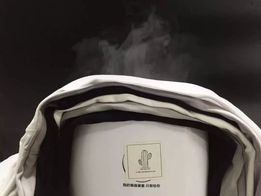 为什么全世界女明星都在穿这件白T？永不发黄，显瘦十斤，国际一线大牌*用御**工厂出品的白T，谁见谁动心！