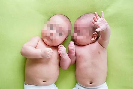 老婆生双胞胎结果却出人意料,妻子怀双胞胎结果却只有一个