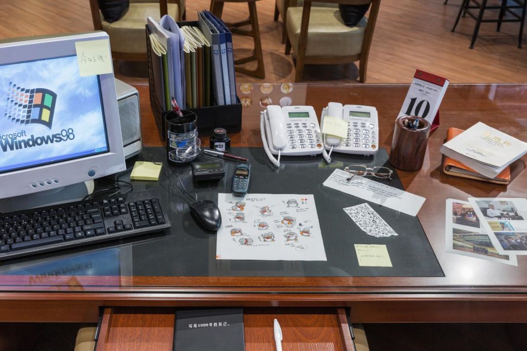 在QQ和luckin的主题店，我听见99年互联网创业浪潮的回声