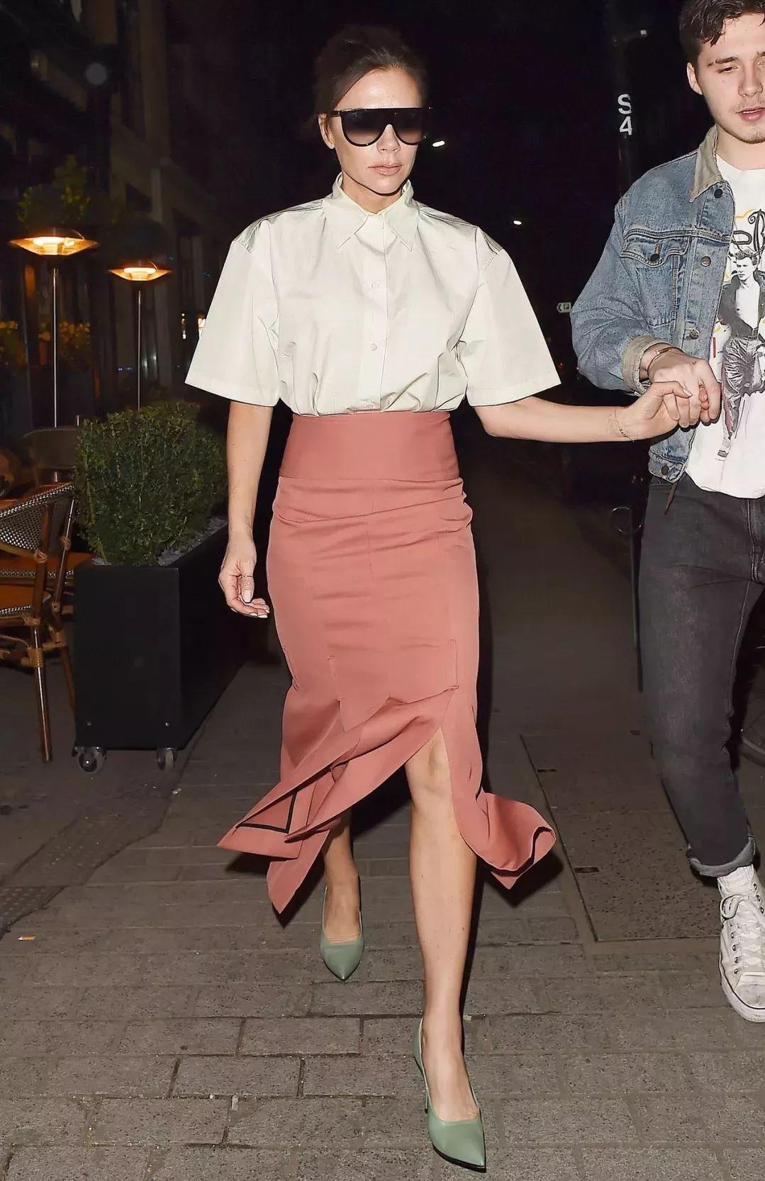 杩欎欢琛ｆ湇鍒板簳鏈夊濂界┛,杩欎欢琛ｆ湇鐨勫崠鐐瑰湪鍝噷