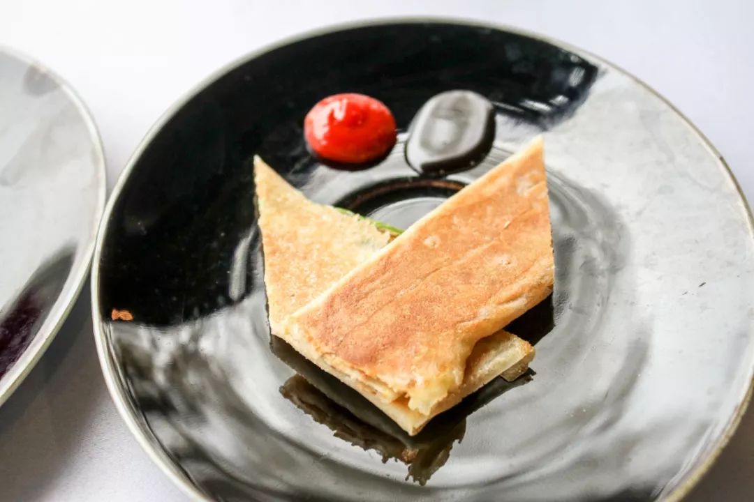 摇船前往酒店，睡在百花深处|杭州最仙儿的打开方式叫紫萱！