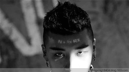 扫墓别拍肩膀,扫墓不要在别人墓前乱讲话