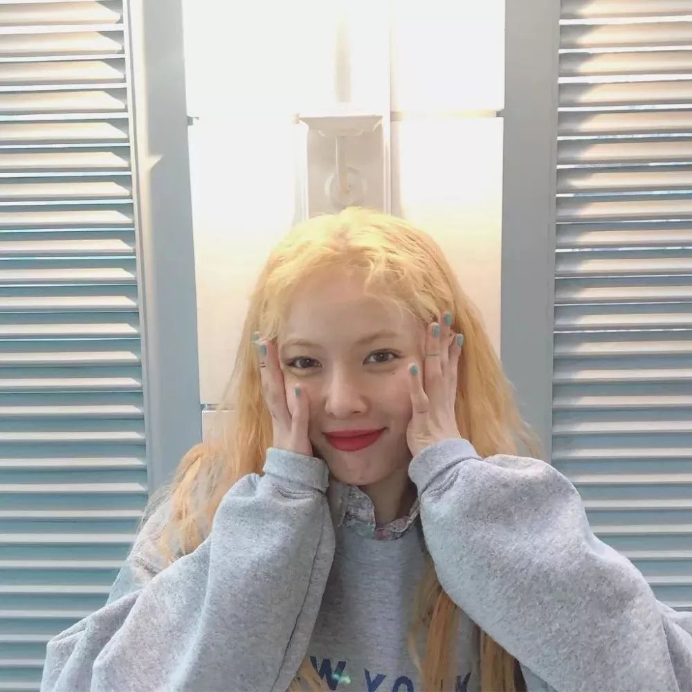 泫雅衣着,泫雅衣服怎么搭配