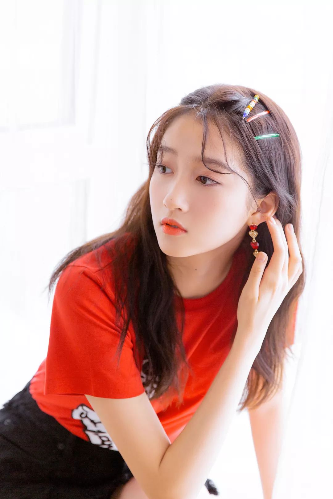 泫雅孔雪儿关晓彤,关晓彤和泫雅撞衫