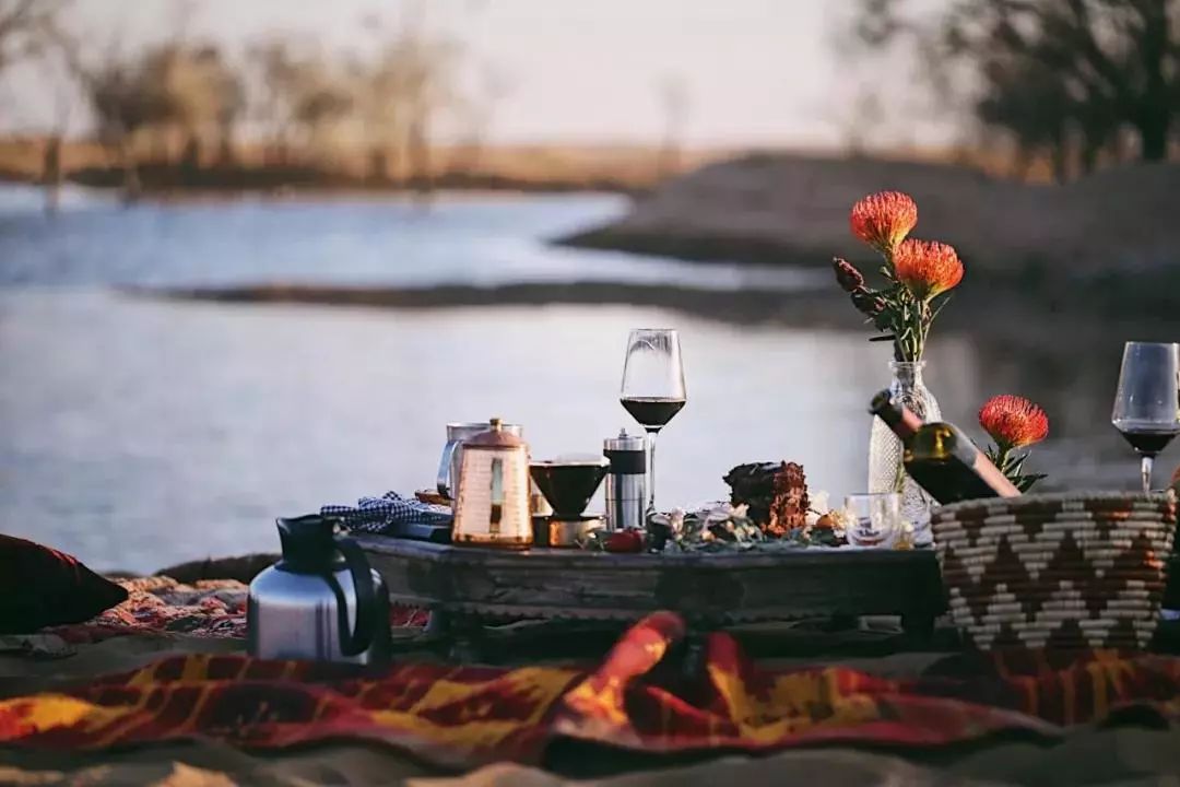 沙漠一年出现的奇观,沙漠黄河的奇景