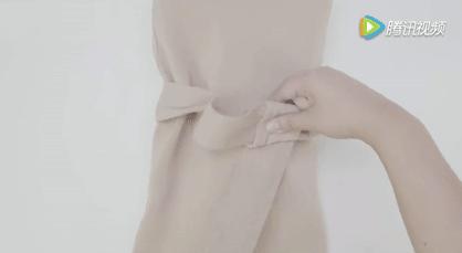 毛衣该不该收起来,毛衣腰侧边上有根带子怎么系好看