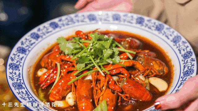 5.5折品“天下第一鲜”+黑金系奢牌酒店+落地窗海景房+159抢399元储值卡+人均50吃双层蛙锅