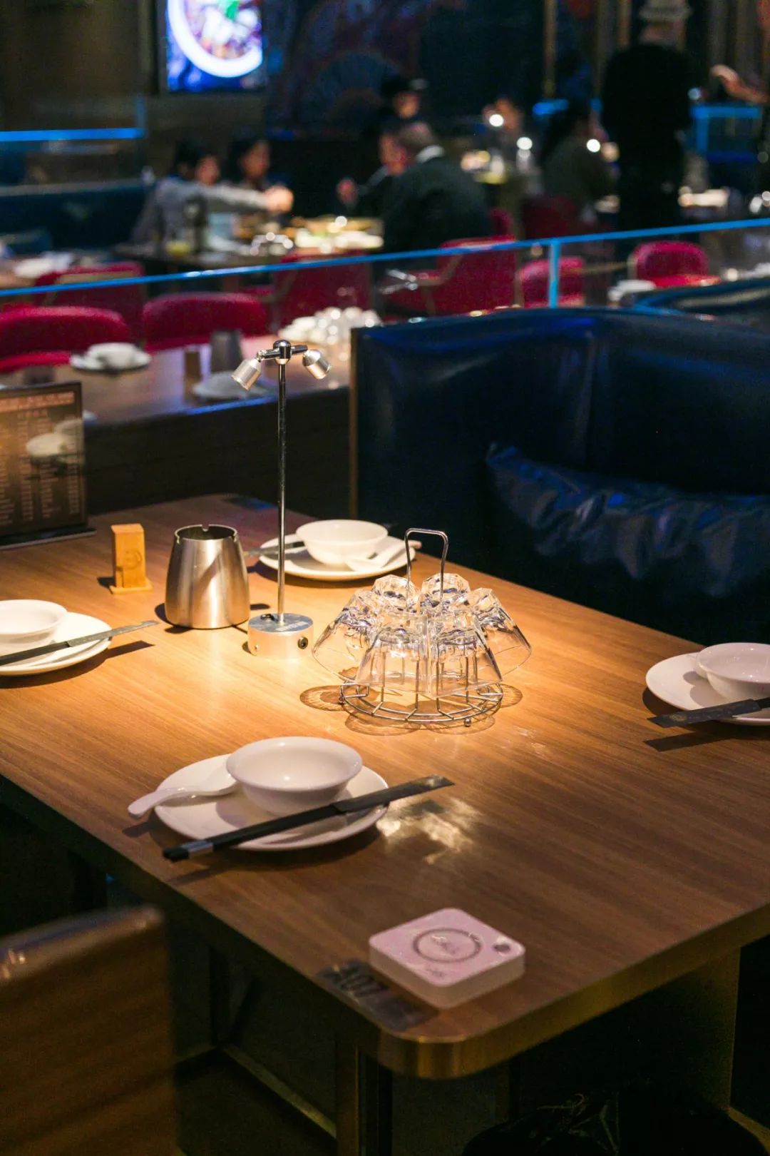 4折从四川吃到广东！我左手拿麦，右手啤酒，在这个“千面餐厅”里嗨到凌晨？