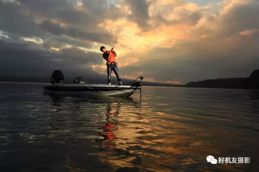内置闪光灯和外置闪光灯的对比,闪光灯自带配件使用方法