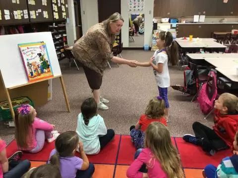 如戏全靠演技,人生如戏全靠演技小女孩一秒入戏