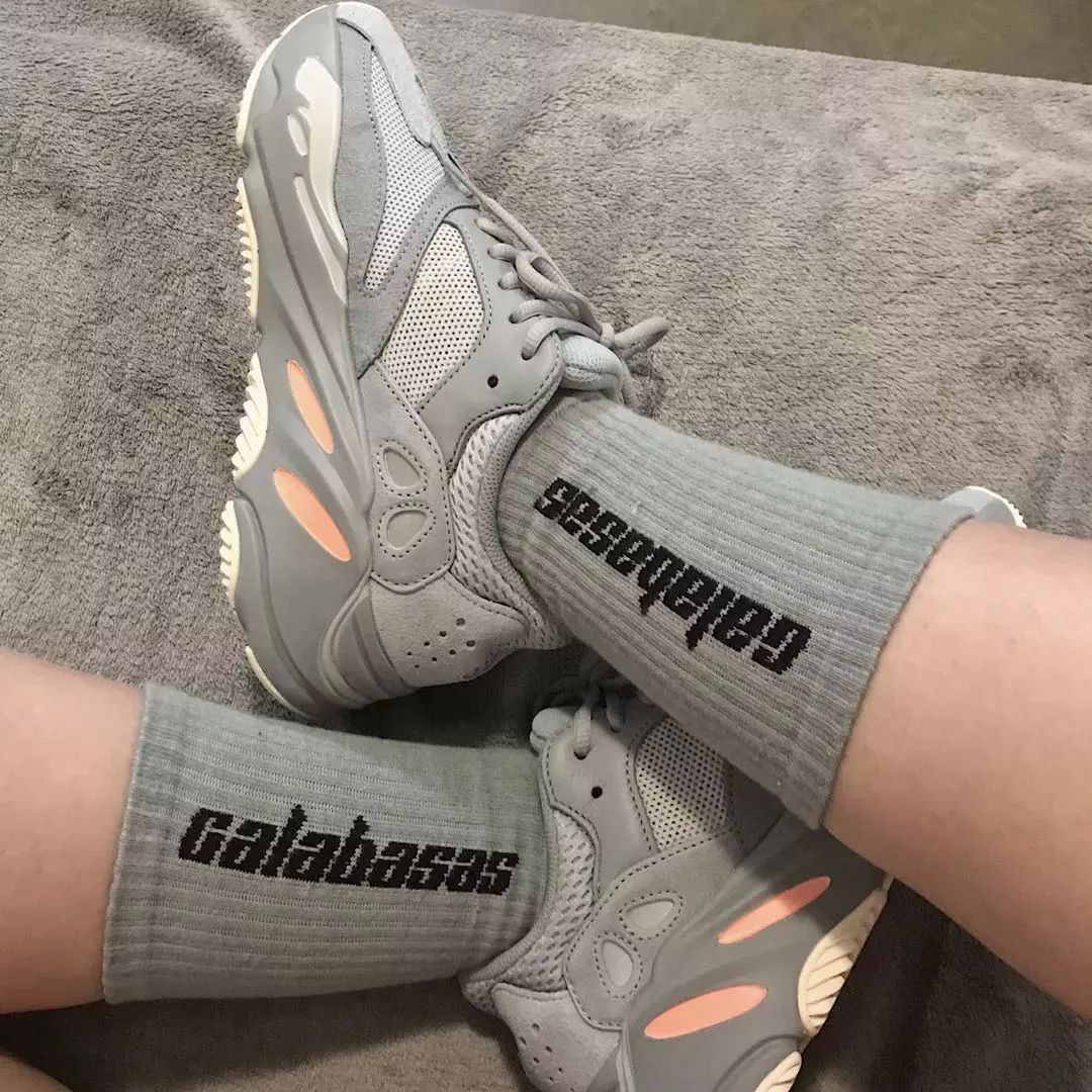 看别人穿名牌心理自卑,看别人穿的鞋多贵