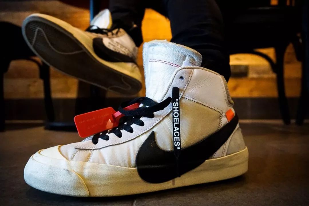 nike鞋子街拍视频,nike空军联名黑白款