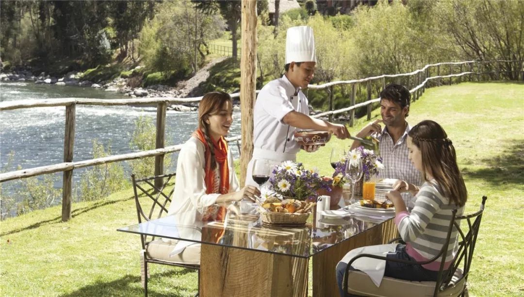 从此，LV不仅可以用来背，还可以用来睡…