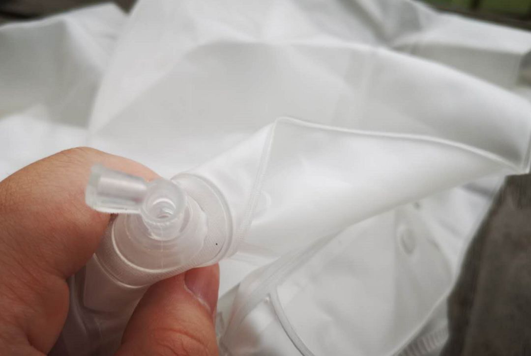 给孩子选雨衣有什么要求,雨衣雨鞋给孩子备好