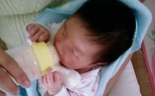 换三段奶粉宝宝腹泻,新生儿换奶粉后腹泻能自愈吗