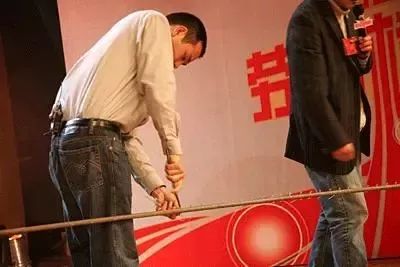 太牛了！中青报纪念五四百年推首个人物：广安青年贺刚的逆袭！