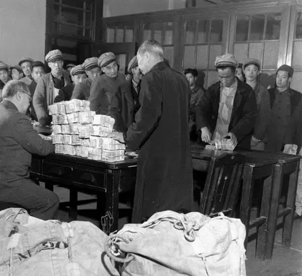 民国恶性通胀老照片,民国上海通货膨胀照片