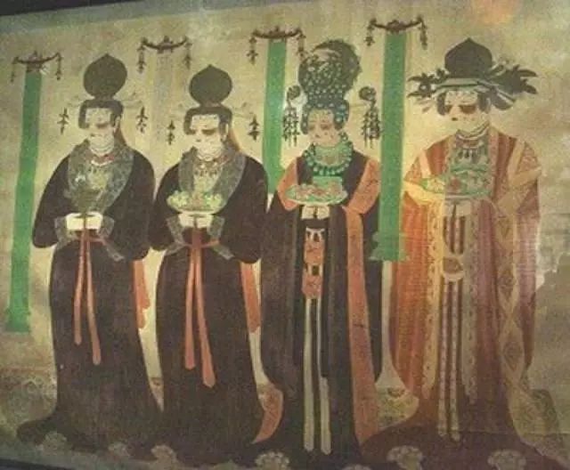 你每抹一次口红，就是在亲吻上万只昆虫尸体？！