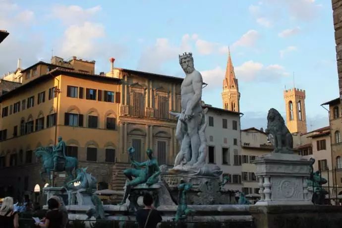 已筹7亿欧！欧洲奢侈品集团全力重修巴黎圣母院，老婆称想买包，为慈善…