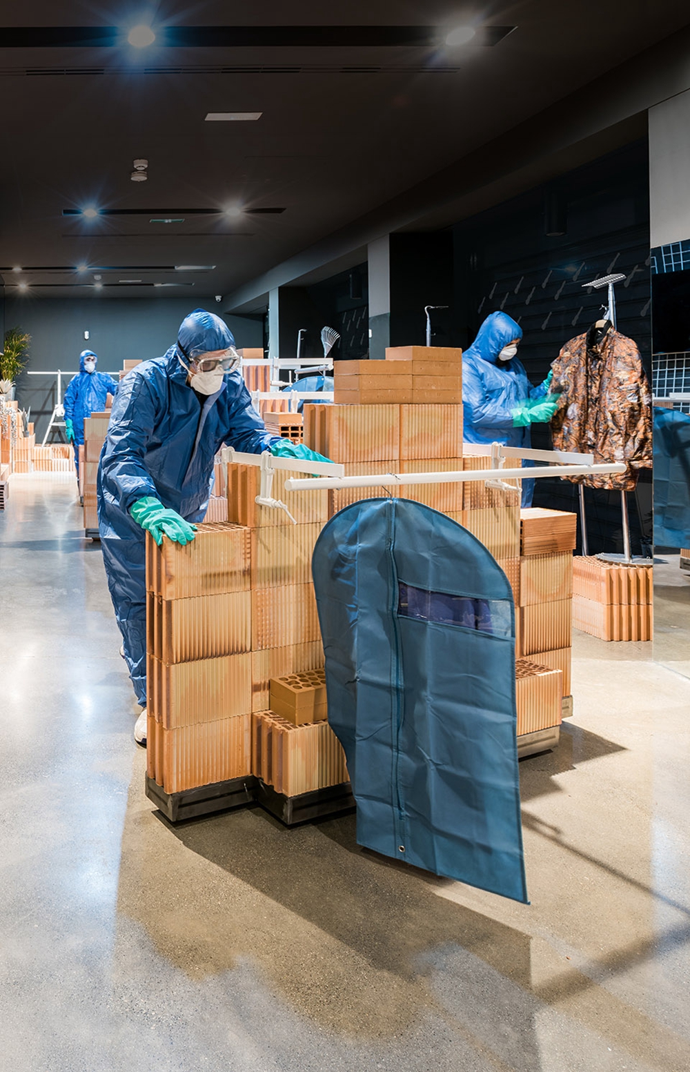 马德里开了家废墟服装店，这里有当下最流行的工业（地）风!