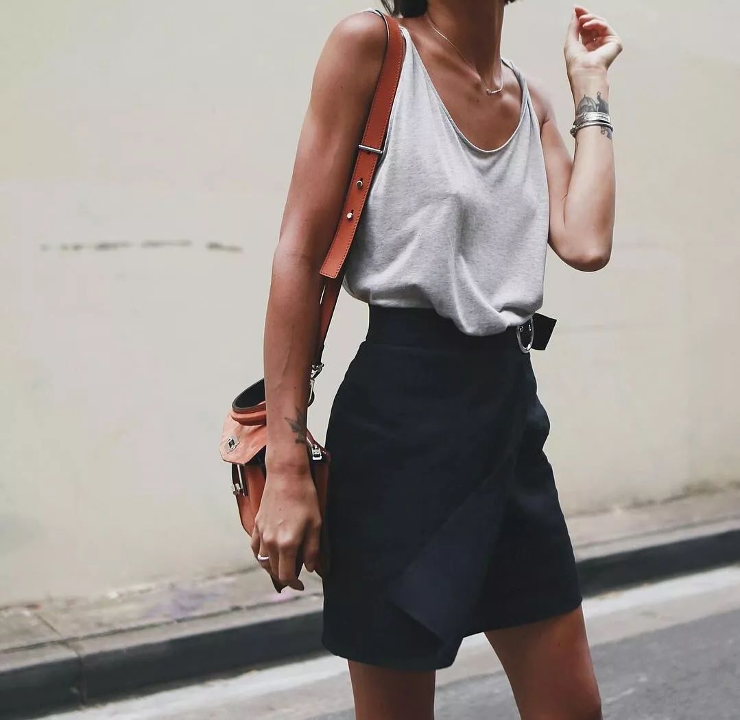 吴宣仪穿深v长裙,吴宣仪深v长裙