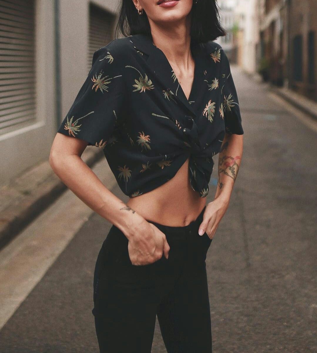 吴宣仪穿深v长裙,吴宣仪深v长裙