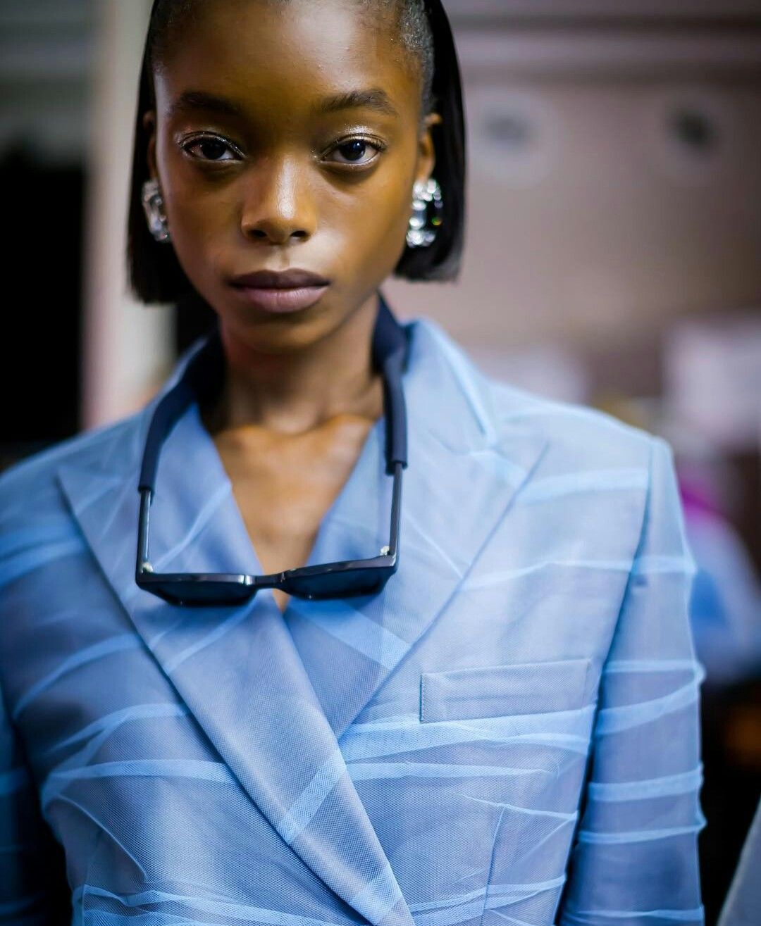 吴宣仪穿深v长裙,吴宣仪深v长裙