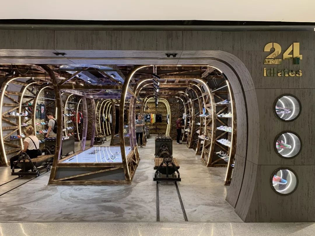 泰国最大球鞋店,泰国曼谷球鞋实体店