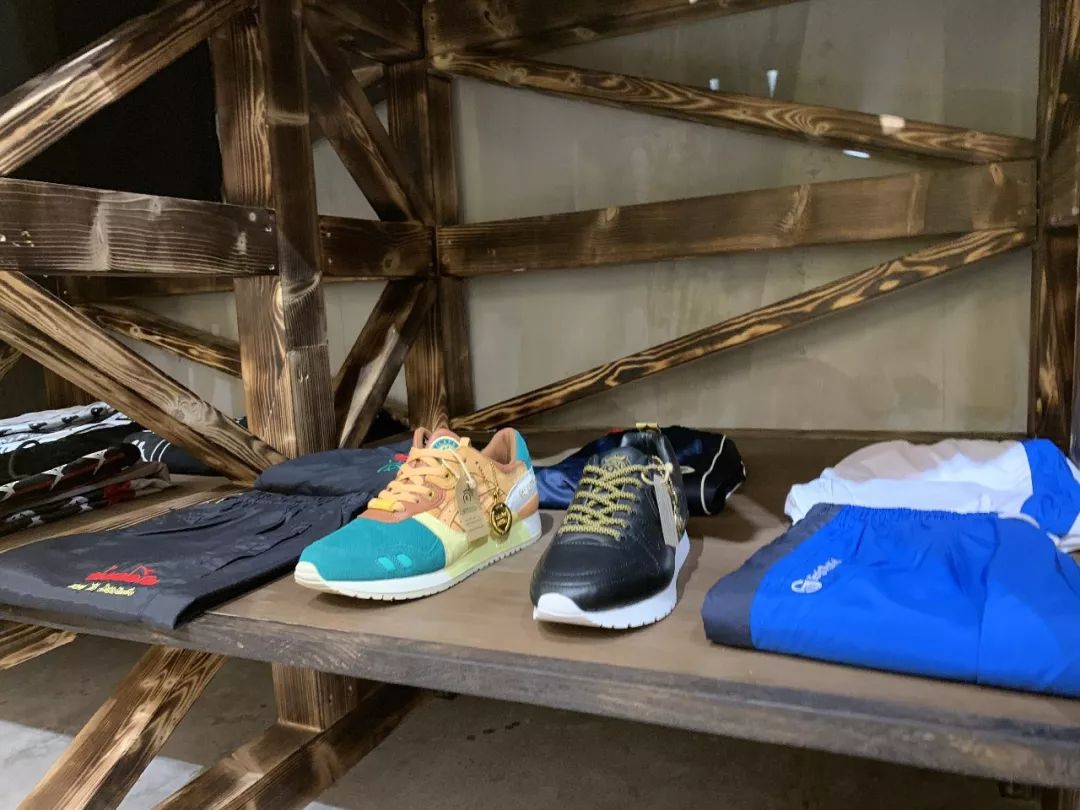 泰国最大球鞋店,泰国曼谷球鞋实体店